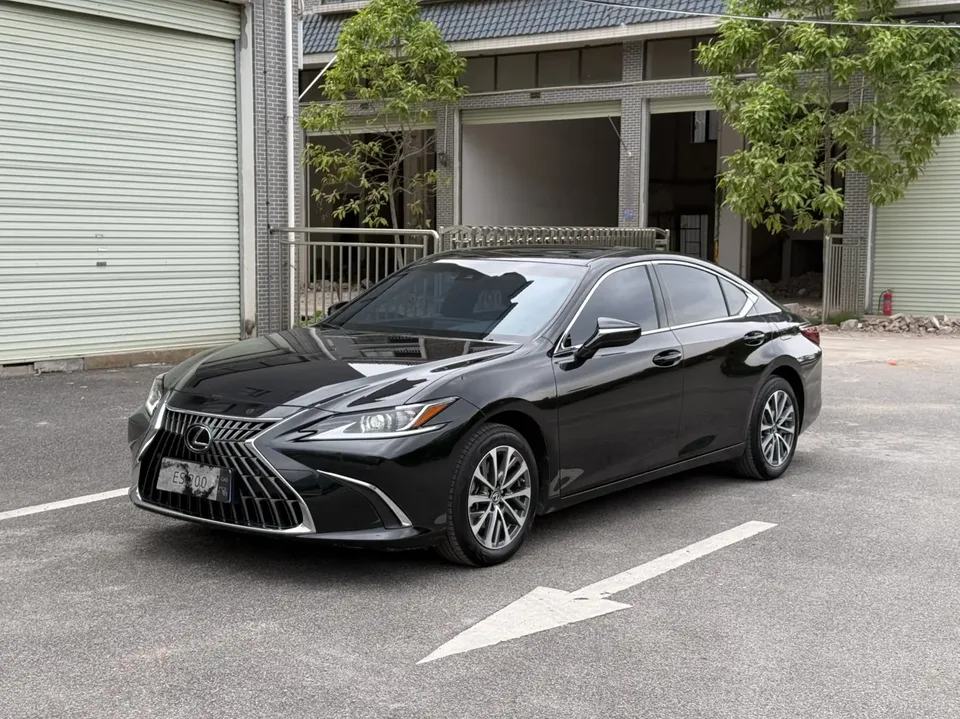Lexus ES 2024