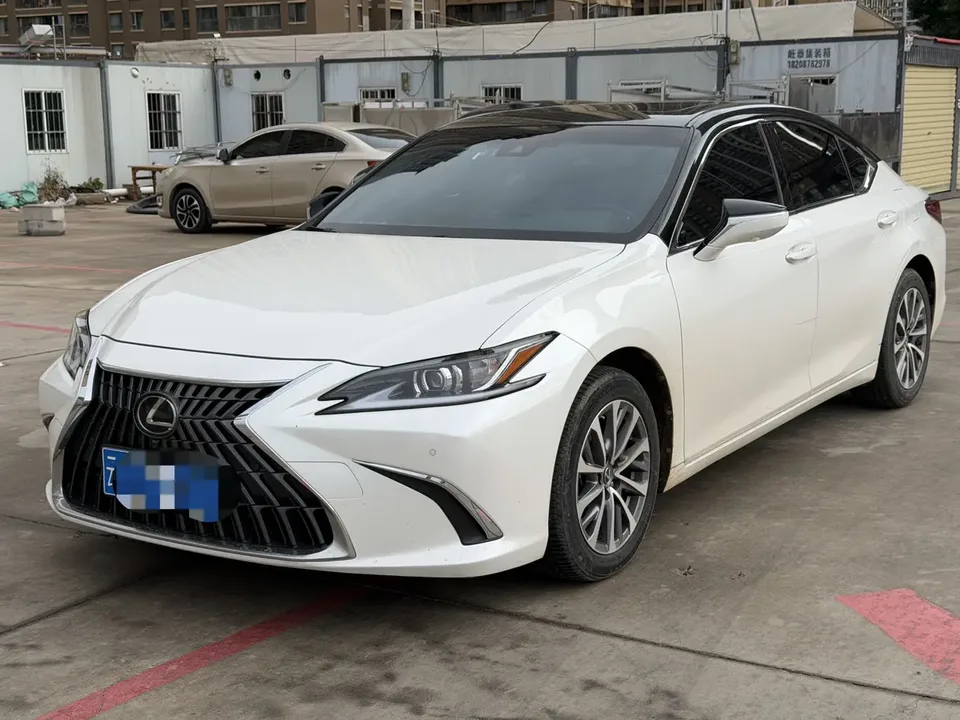 Lexus ES 2022