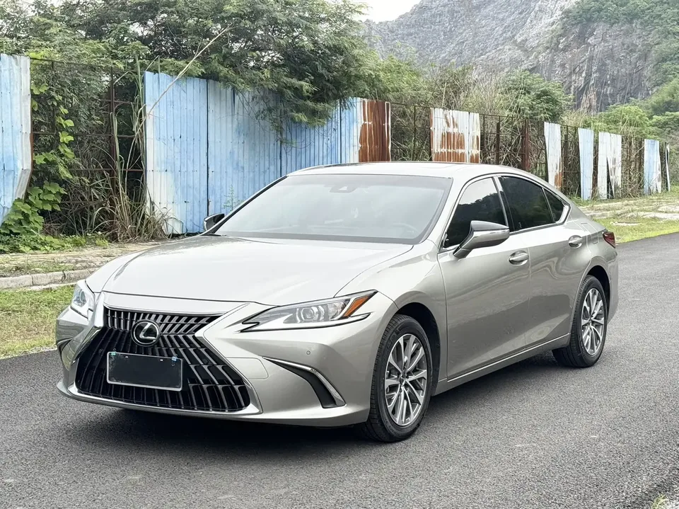 Lexus ES 2023