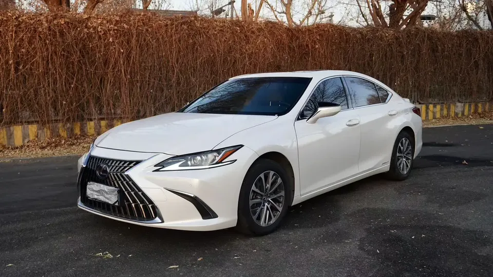 Lexus ES 2024