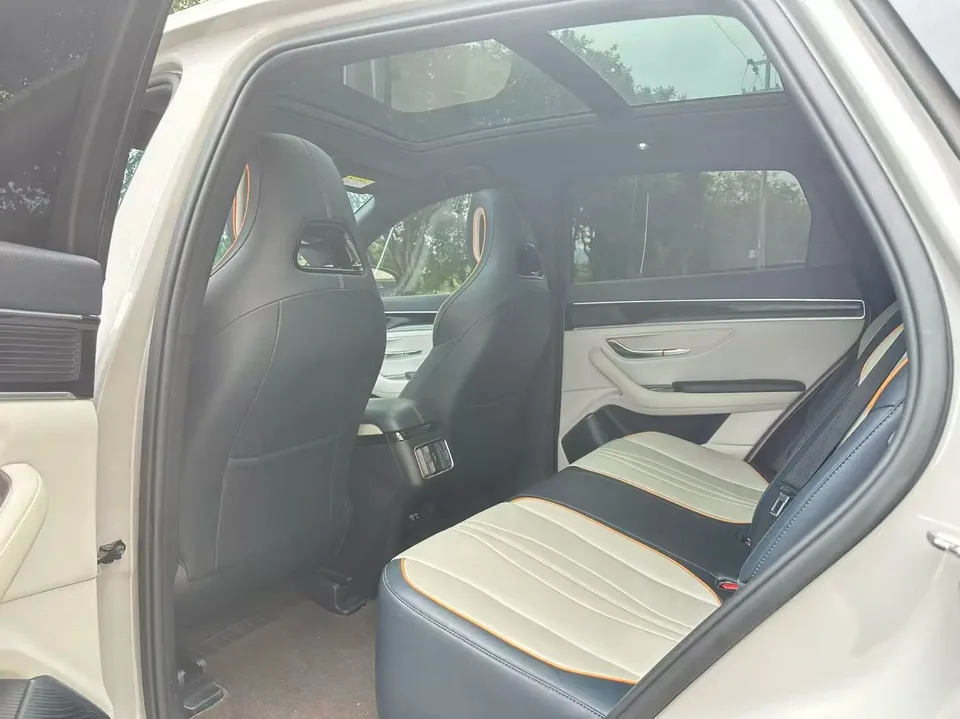 BYD Song PLUS DM DM-i Honor Edition 110KM Flagship Model 2024 — миниатюра 3