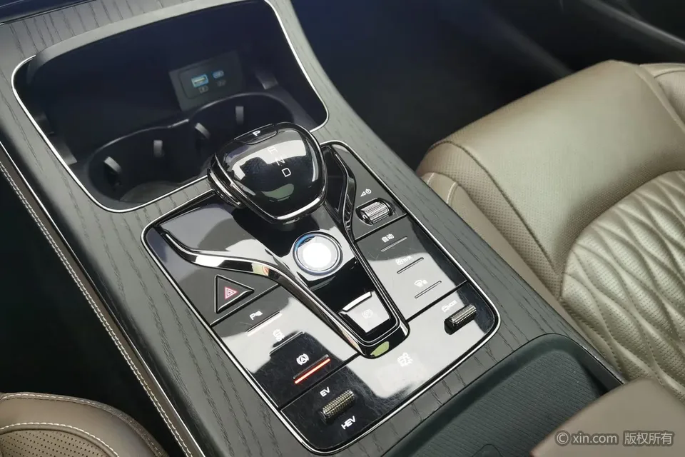 BYD Han DM DM-i 121KM Premium Edition 2022 — миниатюра 5