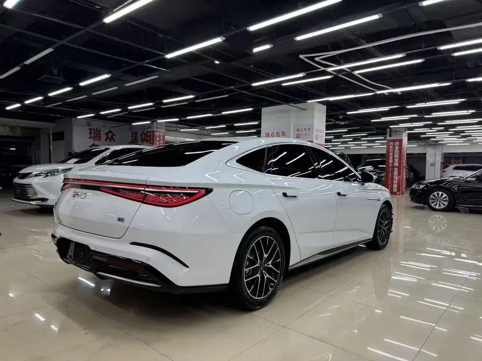 BYD Seal DM DM-i 1.5L 121KM Premium Edition 2023 — миниатюра 2