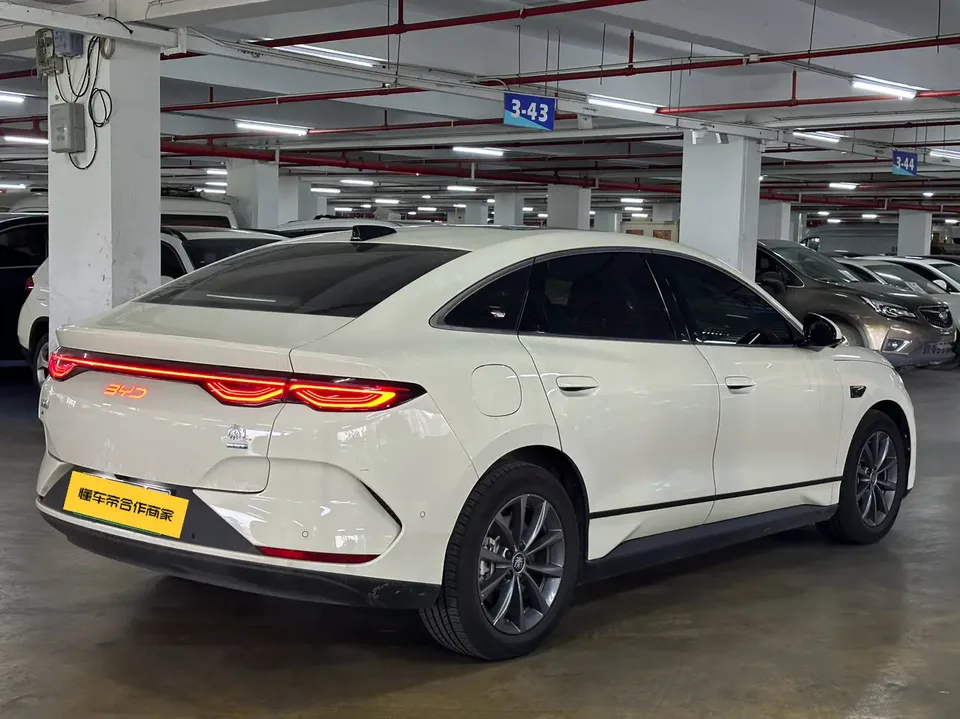 BYD Qin L EV 470km Leading Model 2025 — миниатюра 2