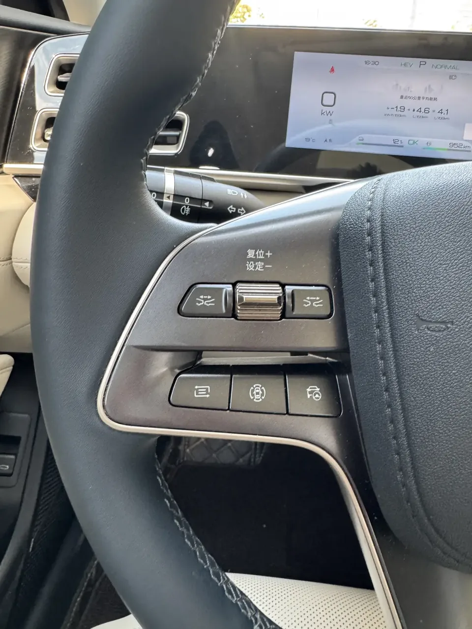 BYD Qin L DM DM-i 120KM Excellence Edition 2024 — миниатюра 3