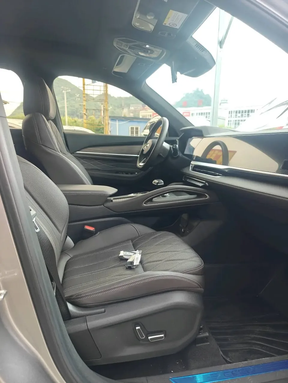 Geely Monjaro 2.0TD DCT EVO two-wheel drive 2025 — миниатюра 3