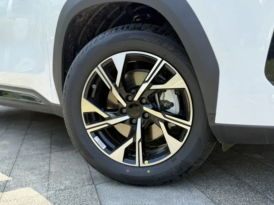Geely Atlas L fourth generation 1.5TD DCT starts 2026 — миниатюра 3