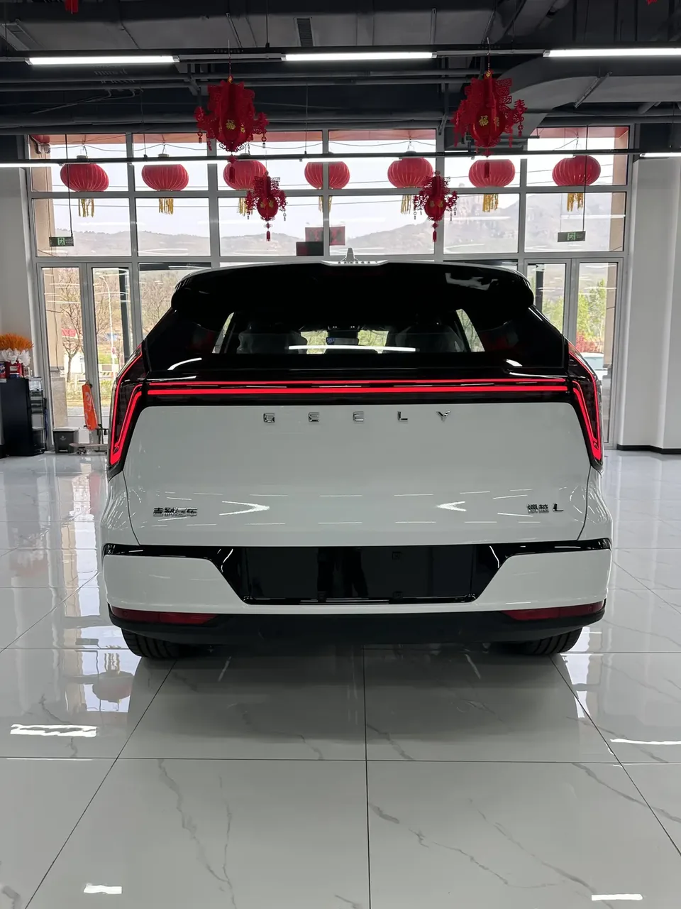 Geely Atlas L fourth generation 1.5TD DCT starts 2026 — миниатюра 2