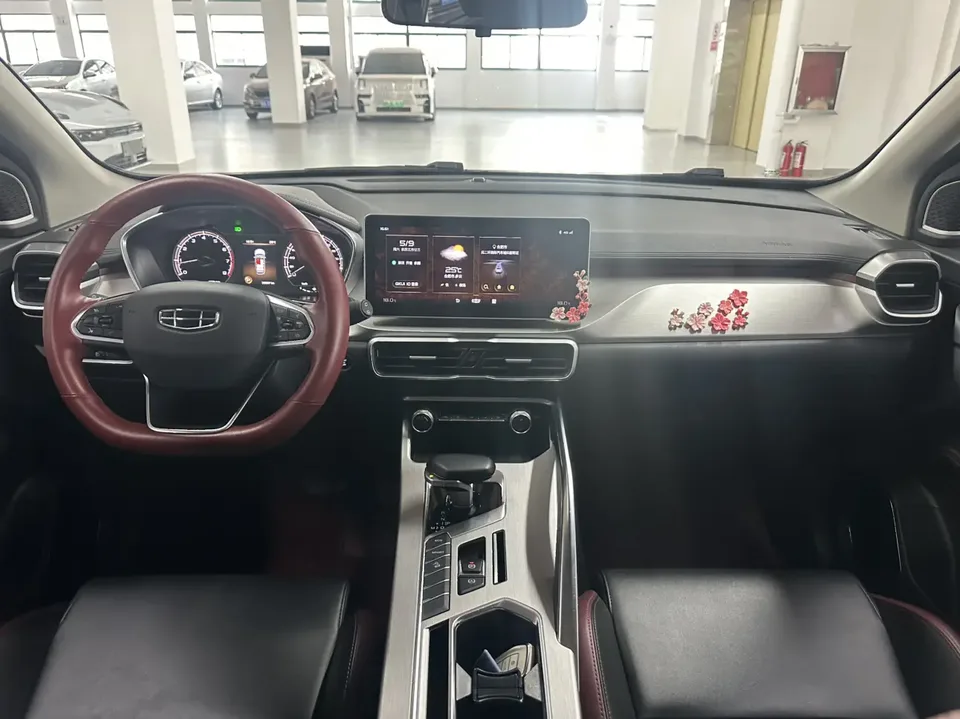 Geely Coolray SX11 240T DCT Diamond Edition 2022 — миниатюра 3