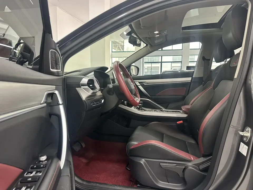 Geely Coolray SX11 240T DCT Diamond Edition 2022 — миниатюра 4