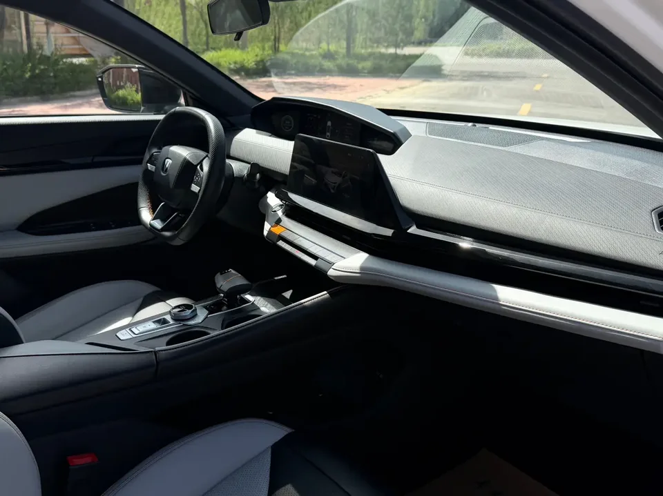 Changan UNI-V Blue Whale iDD 136km Smart Cool Edition 2024 — миниатюра 4