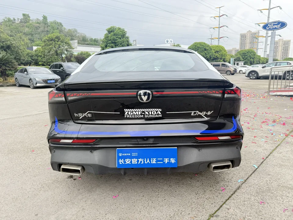 Changan UNI-V 1.5T premium model 2024 — миниатюра 2