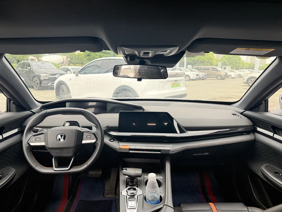 Changan UNI-V 1.5T premium model 2024 — миниатюра 3