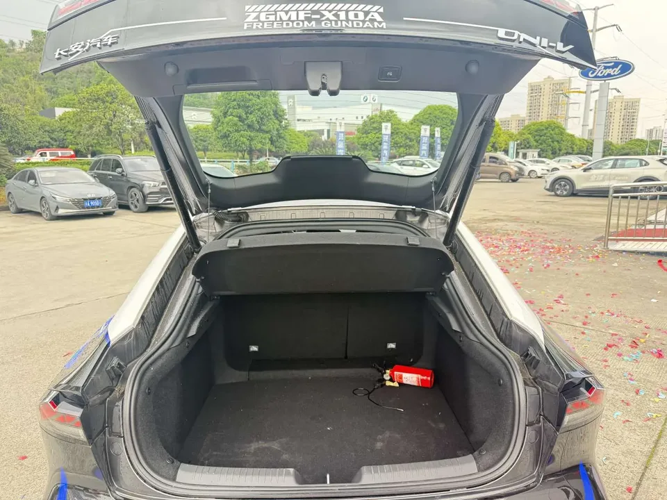 Changan UNI-V 1.5T premium model 2024 — миниатюра 4