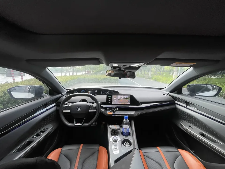 Changan UNI-V 1.5T Premium Sports Edition 2024 — thumbnail 3