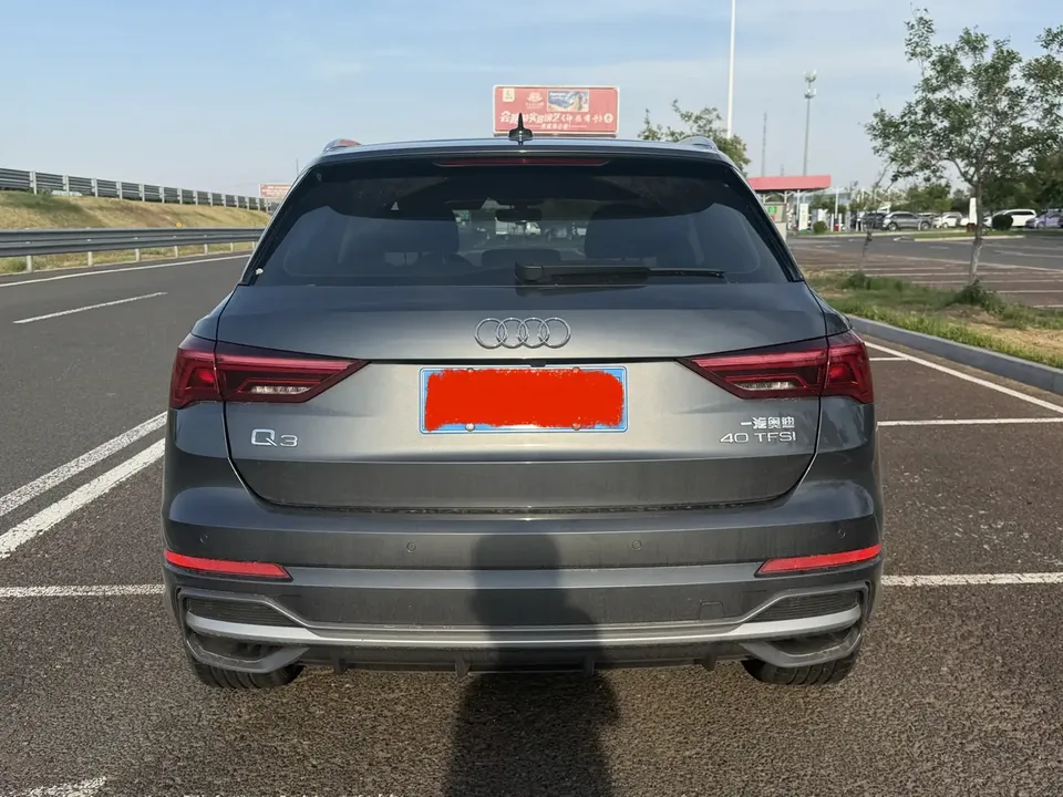 Audi Q3 Audi Q3 2022 35 TFSI Fashionable and Dynamic 2022 — миниатюра 2