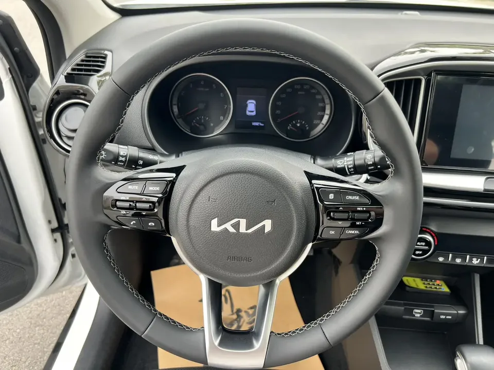 Kia KX1 Yipao 2021 1.4L CVT fun sunroof model 2022 — thumbnail 5