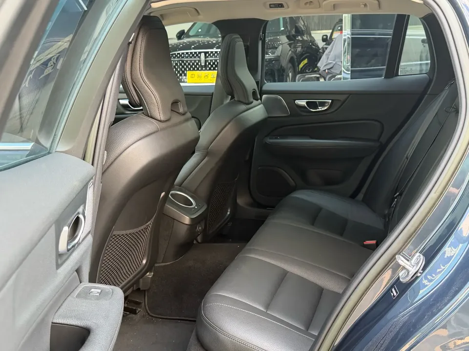 Volvo V60 Volvo V60 2022 B4 Zhiyi Luxury Edition 2022 — миниатюра 3