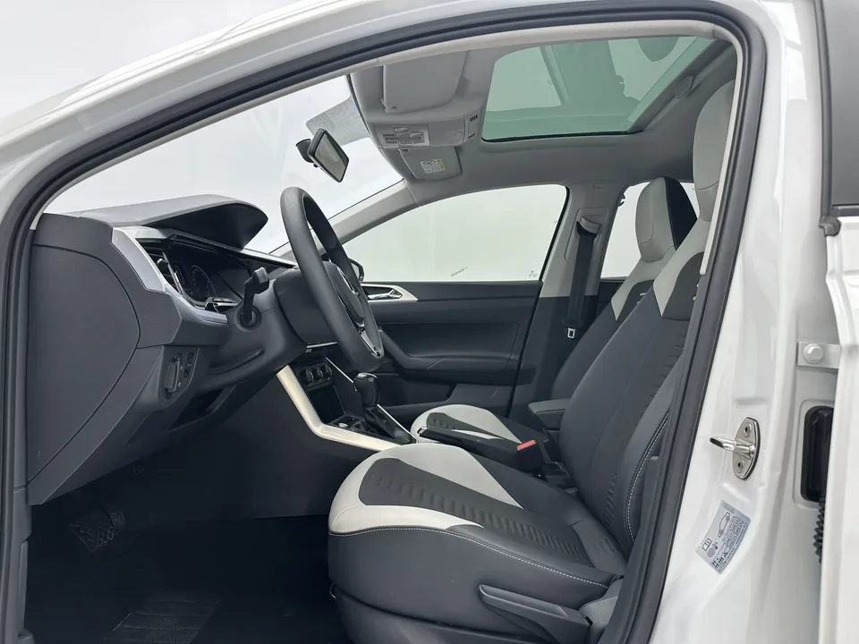 Volkswagen Polo Plus 1.5L Automatic Colorful Technology Edition 2022 — миниатюра 4