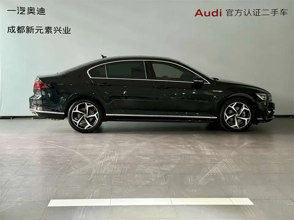 Volkswagen Magotan Magotan 2023 2 million commemorative edition 330TSI DSG luxury model 2023 — миниатюра 2