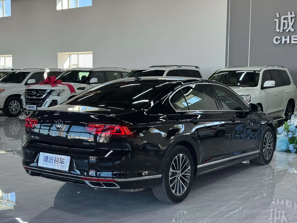 Volkswagen Magotan Magotan 2023 2 million commemorative edition 330TSI DSG leading model 2022 — миниатюра 3