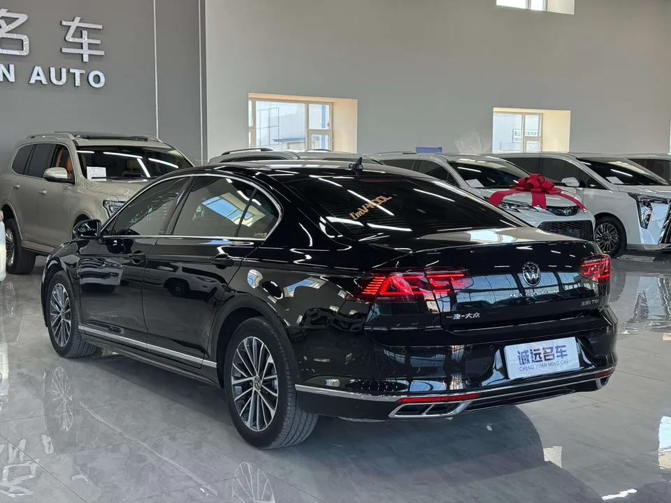 Volkswagen Magotan Magotan 2023 2 million commemorative edition 330TSI DSG leading model 2022 — миниатюра 4
