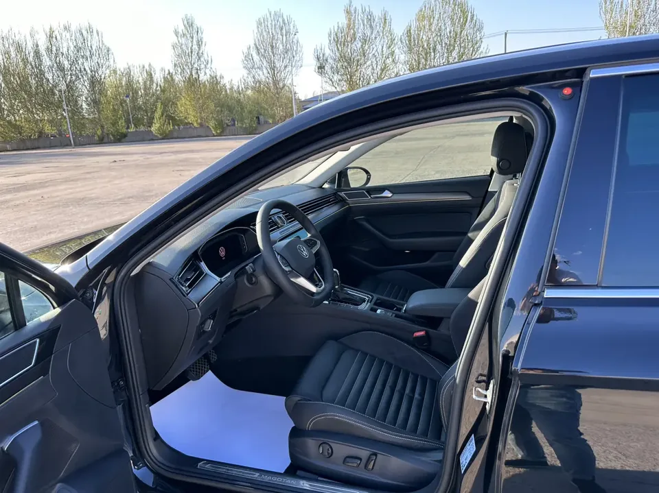 Volkswagen Magotan 330TSI DSG 30th Anniversary Edition 2022 — миниатюра 4
