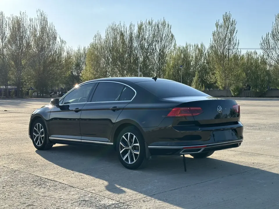 Volkswagen Magotan 330TSI DSG 30th Anniversary Edition 2022 — миниатюра 5