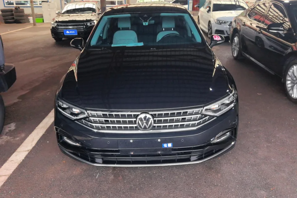 Volkswagen Magotan Magotan 2023 2 million commemorative edition 330TSI DSG luxury model 2023 — миниатюра 2