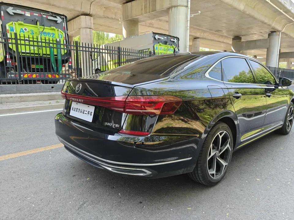 Volkswagen Passat Passat 2023 330TSI Starry Sky Deluxe Edition 2023 — миниатюра 2