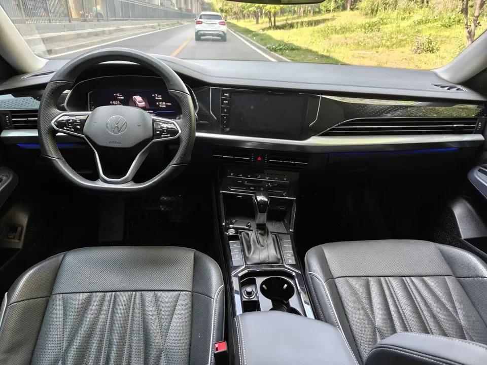 Volkswagen Passat Passat 2023 330TSI Starry Sky Deluxe Edition 2023 — миниатюра 4