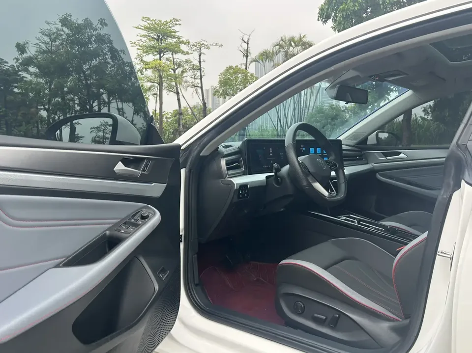 Volkswagen Lamando Lingdu Lingdu L 280TSI DSG Cool Edition 2022 — миниатюра 5