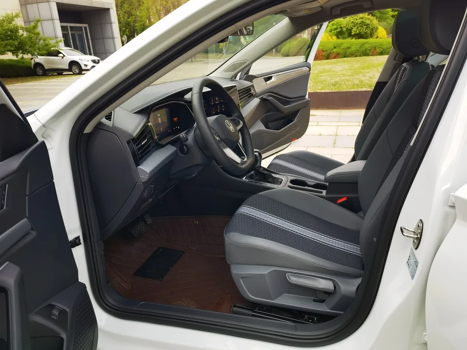 Volkswagen Sagitar Sagitar 200TSI DSG Flying Edition 2024 — миниатюра 5