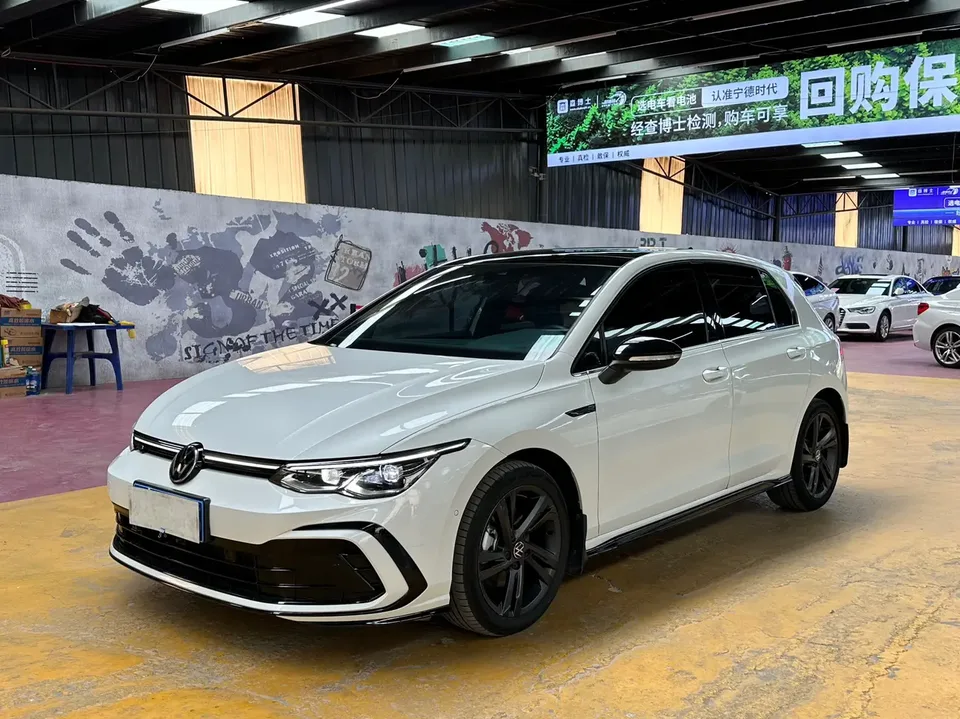 Volkswagen Golf Golf 2021 280TSI DSG R-Line 2022 — фото 1, купить с доставкой в Москву