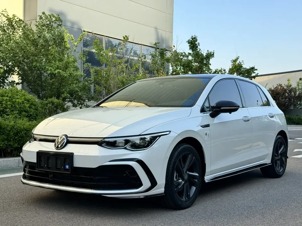 Volkswagen Golf Golf 2023 Golf 2023 280TSI DSG R-Line 2023 — photo 1, buy with delivery to Moscow