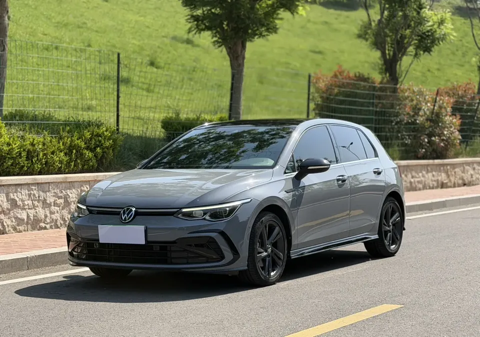 Volkswagen Golf Golf 2021 280TSI DSG R-Line 2022 — фото 1, купить с доставкой в Москву