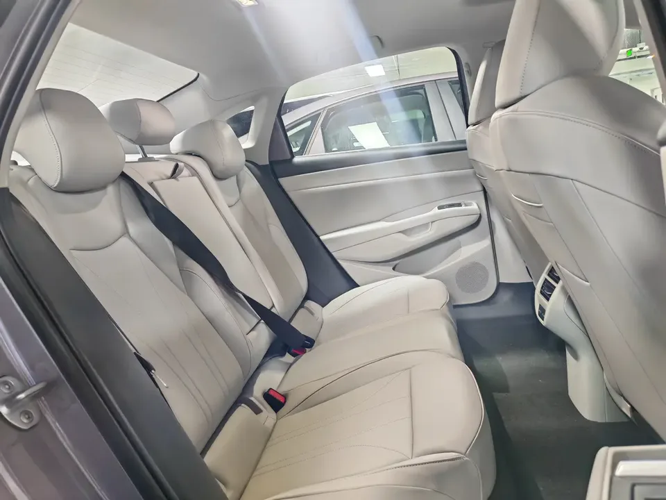 Volkswagen Lavida 2026 Volkswagen Lavida Pro 300TSI Smart Edition 2025 — миниатюра 3