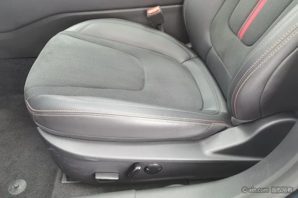 Ford Mondeo 1.5T E-hybrid ST-Line 2024 — миниатюра 4