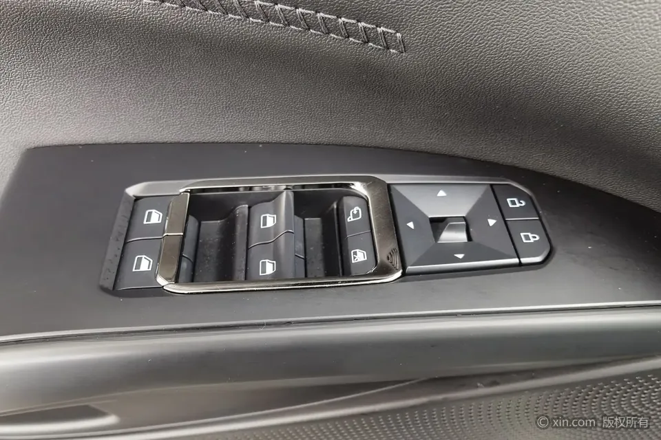 Ford Mondeo 1.5T E-hybrid ST-Line 2024 — миниатюра 5