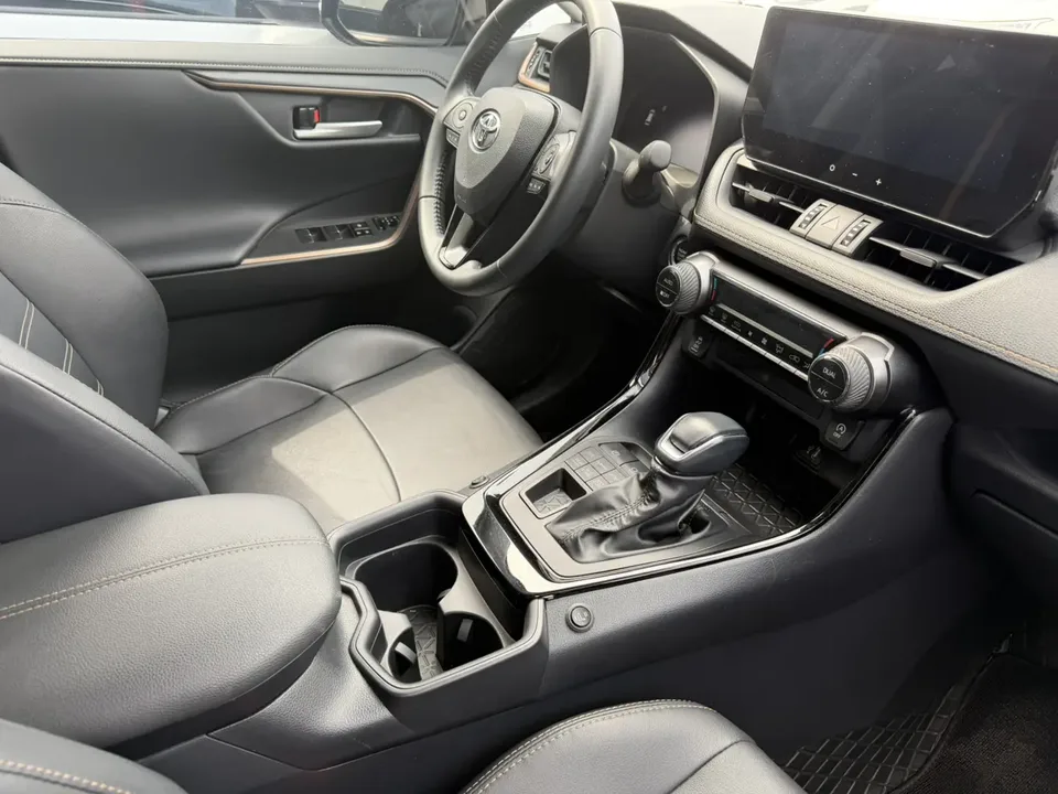 Toyota Willanda 2.0L 2WD Leading Edition 2024 — миниатюра 2