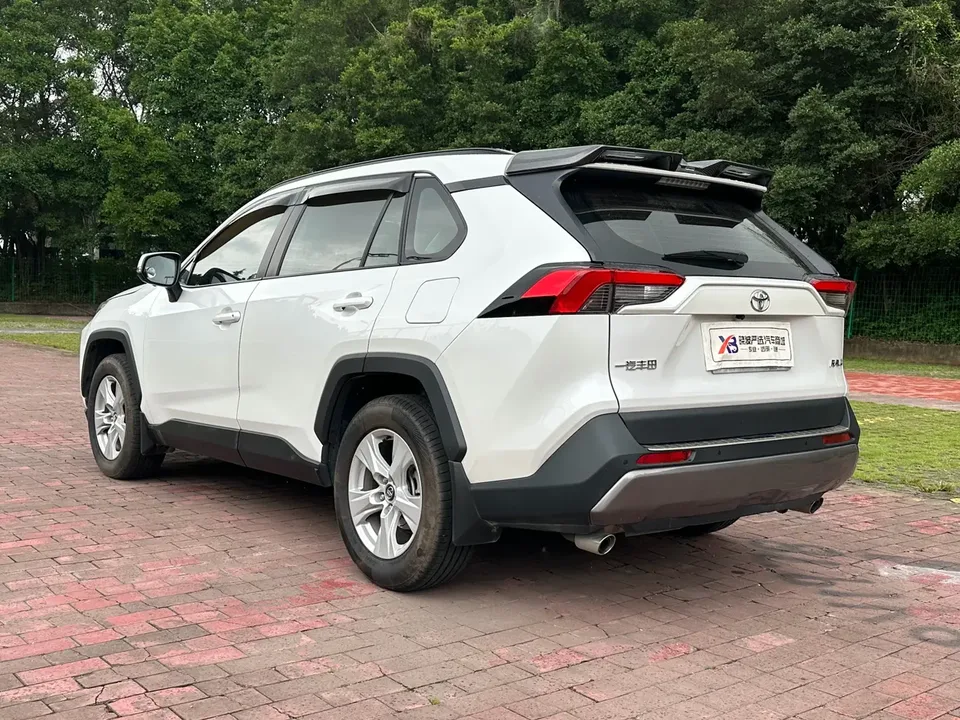 Toyota RAV4 2.0L CVT 2WD Urban Edition 2025 — миниатюра 2