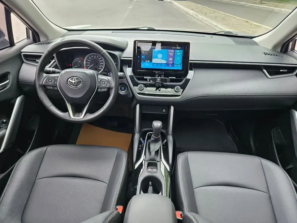 Toyota CorollaCross 2.0L Exclusive Edition 2022 — миниатюра 2