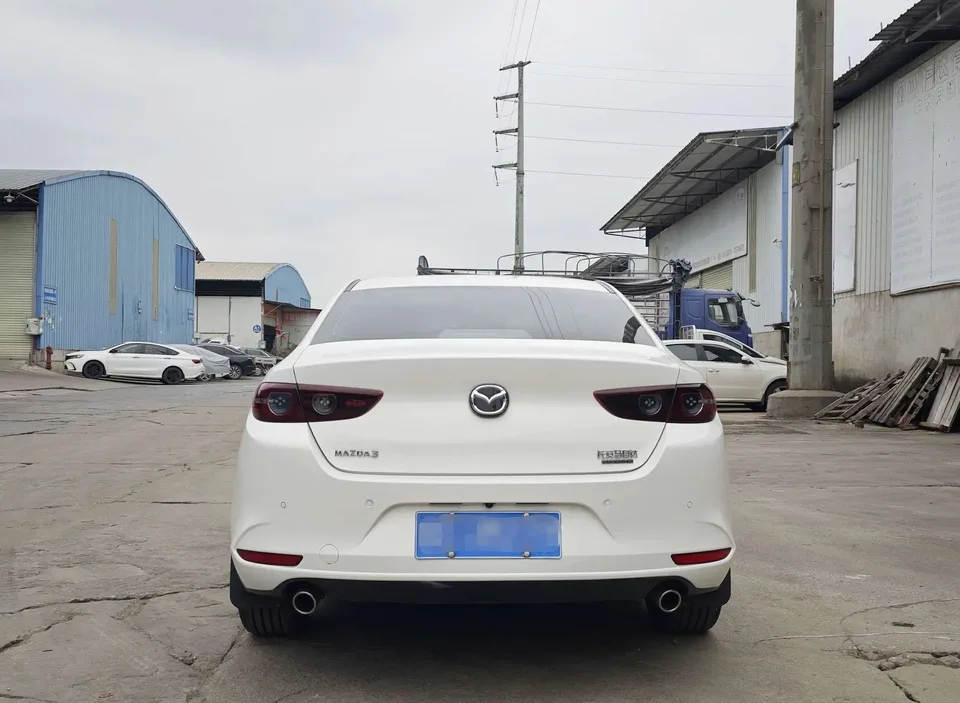 Mazda Axela 2.0L Automatic Elegant Edition 2023 — миниатюра 2