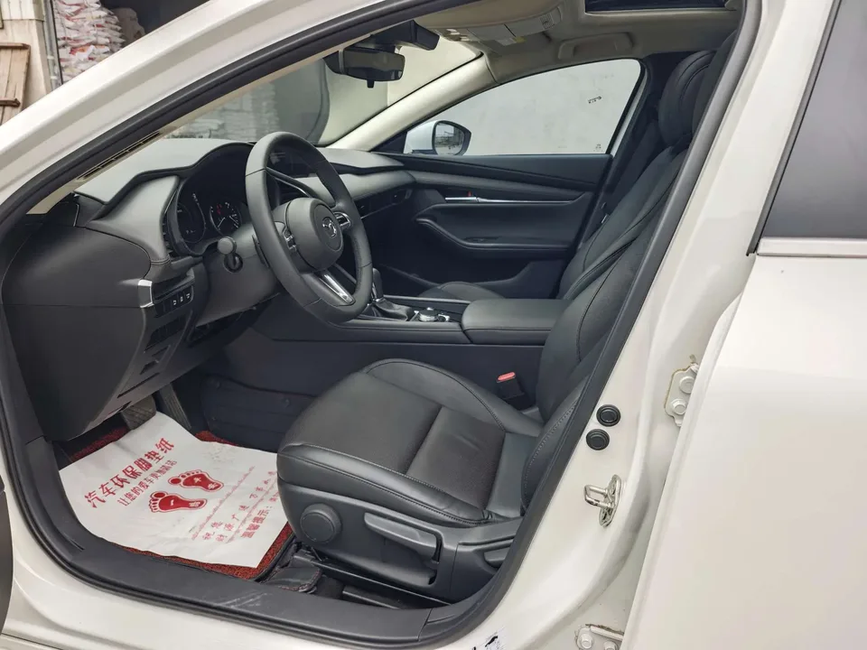 Mazda Axela 2.0L Automatic Elegant Edition 2023 — миниатюра 5