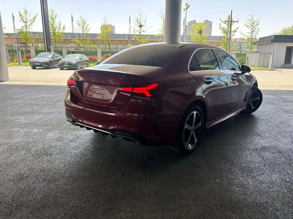 Mercedes-Benz Mercedes Benz A Class second facelift A 200 L sports sedan fashion version 2022 — миниатюра 2