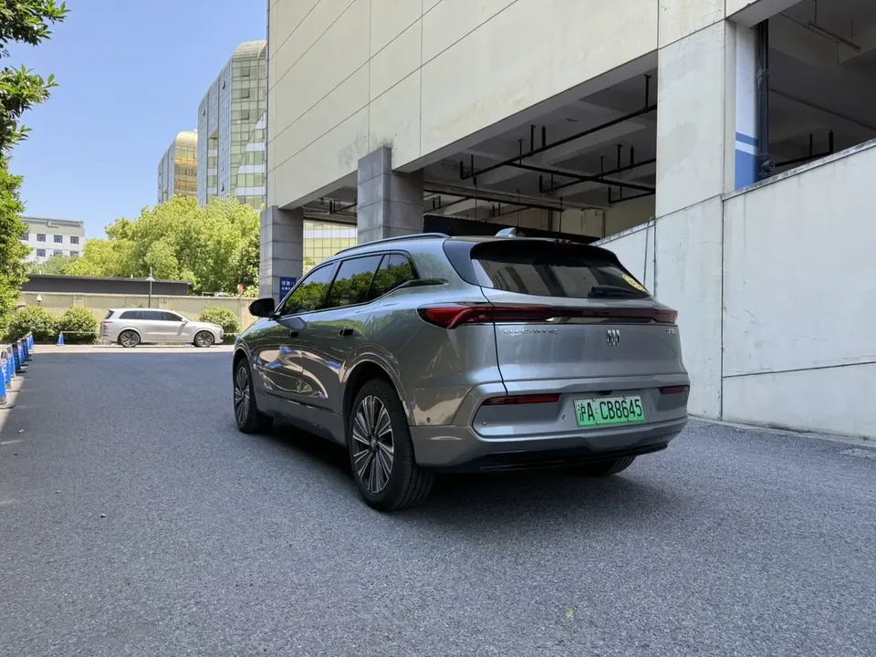 Buick E5 Premium Standard Range Edition 2024 — миниатюра 4