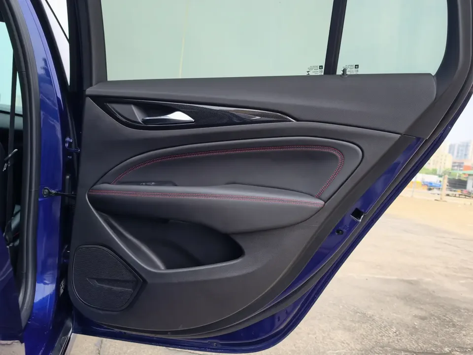 Buick Majesty Regal 2021 GS 28T Elite 2022 — миниатюра 4