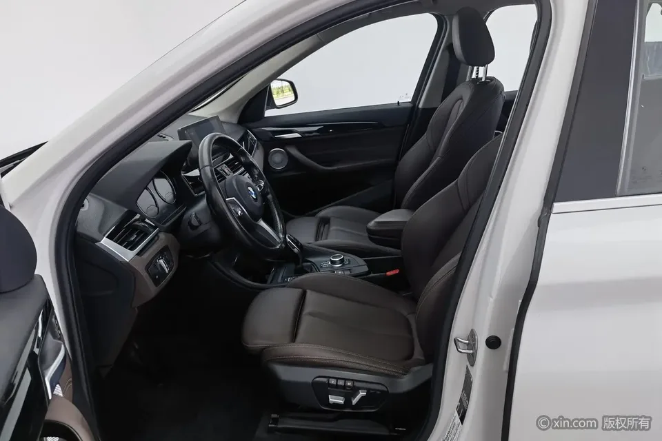 BMW X1 BMW X1 2022 sDrive25Li Leading Edition 2022 — миниатюра 4