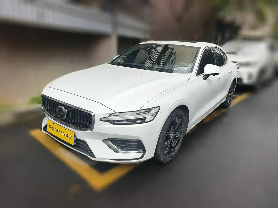 Volvo S60 2023