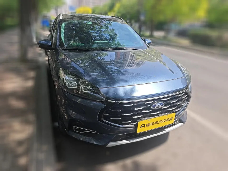Ford Escape EcoBoost 245 2WD Premium Edition 2022 — миниатюра 3